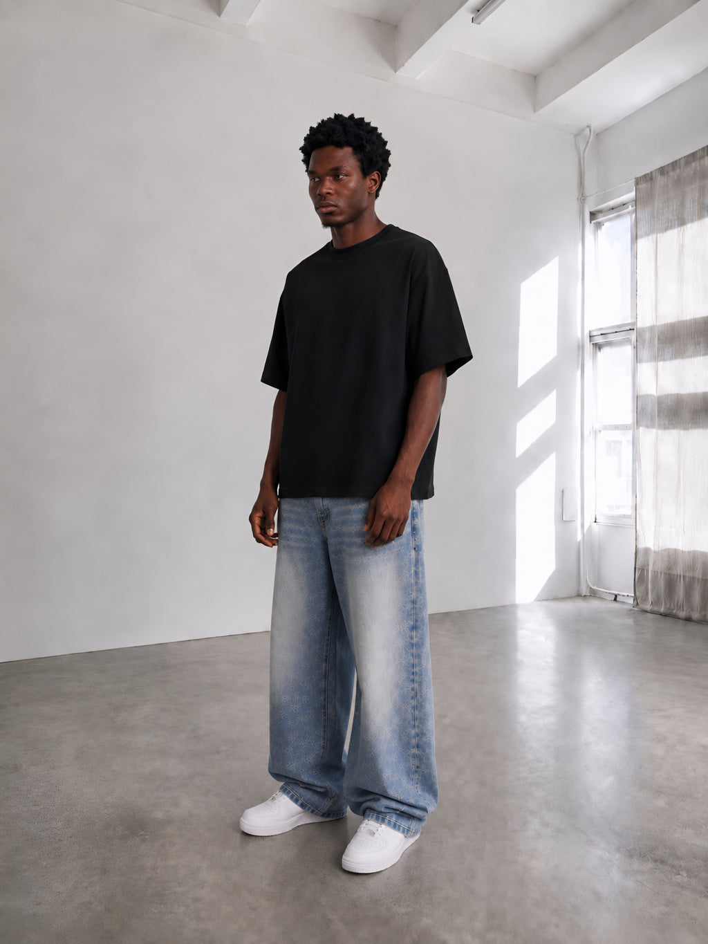 BLACK BASIC TEE