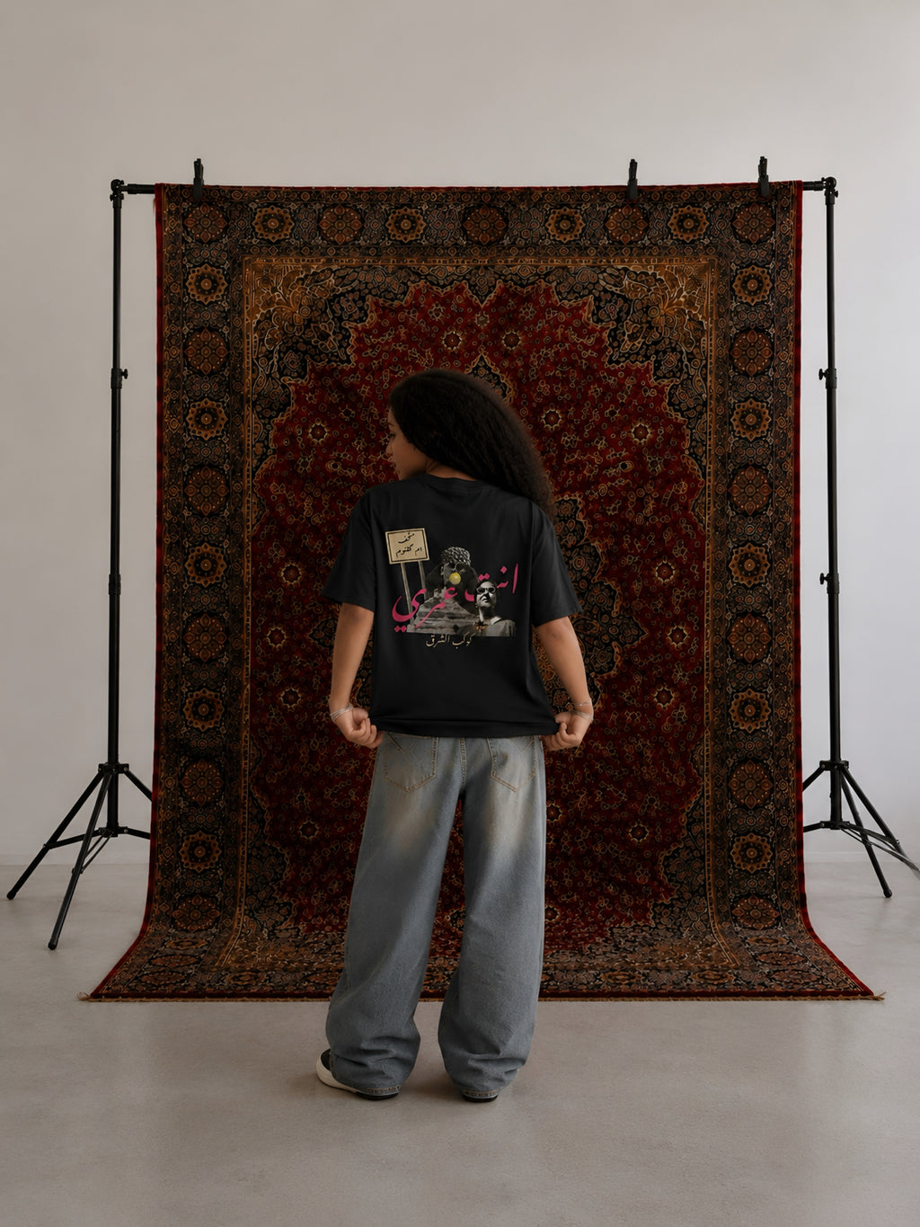 OM KHALTHM BLACK TEE