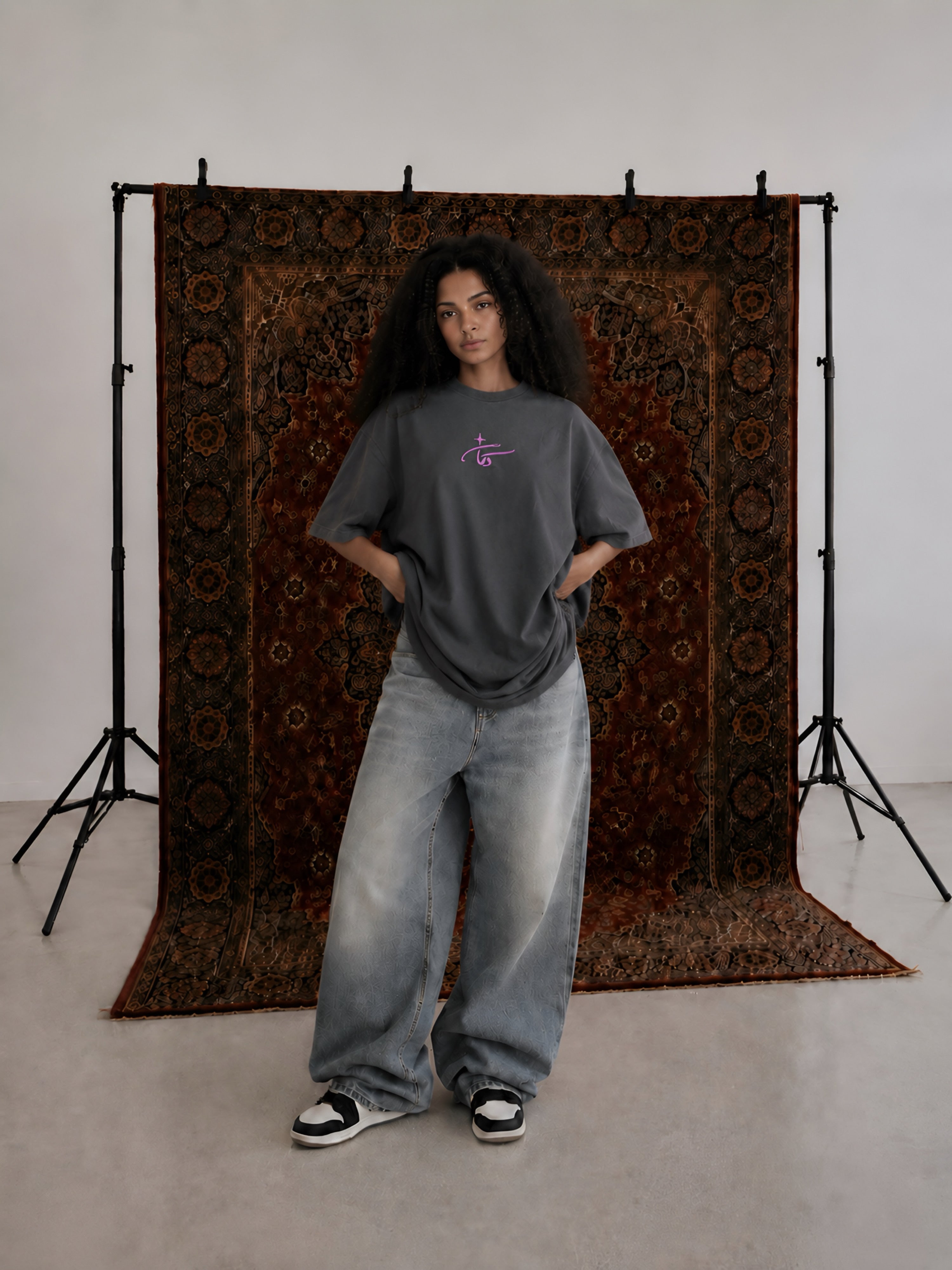 OM KHALTOUHM GRAY TEE